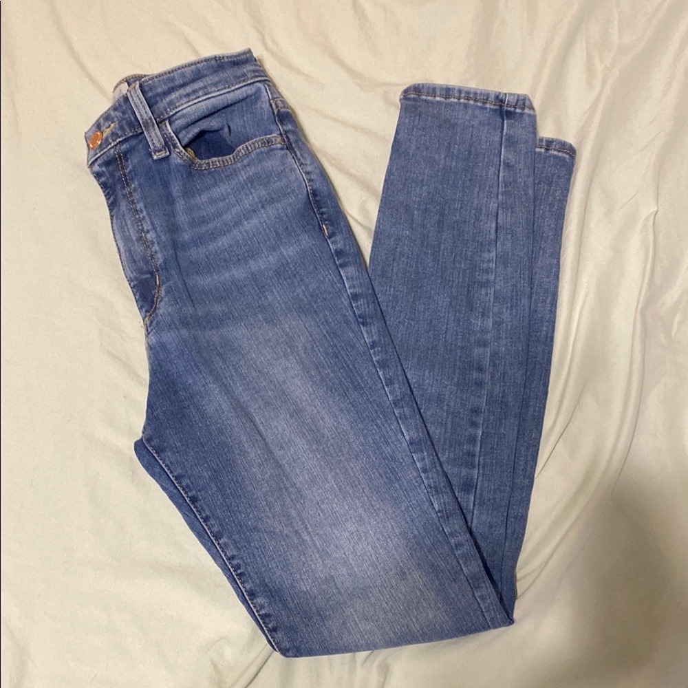 Blue Straight Leg Jeans with Classic Style
